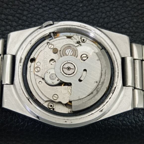 Vintage 1974 Seiko Automatic Mens Silver Watch W/daydate & White accents - Picture 10 of 10